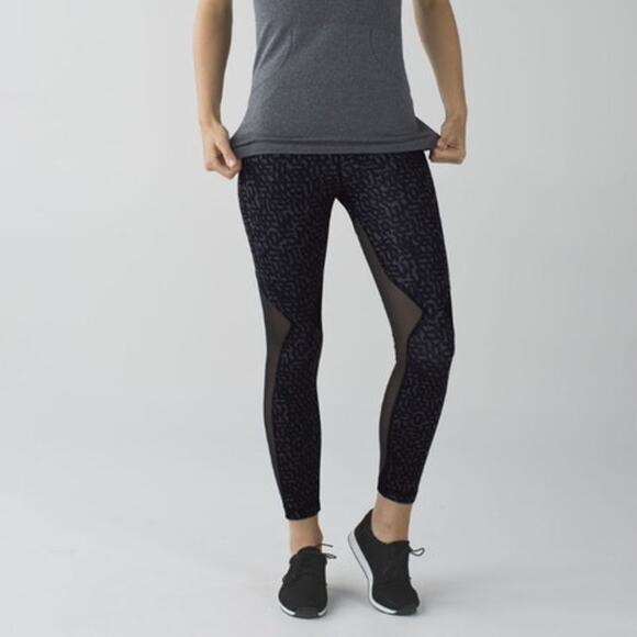 Lululemon‎ Running In The City 7/8 Leggings Size 6 Heathered Net Pop Black - Picture 3 of 11